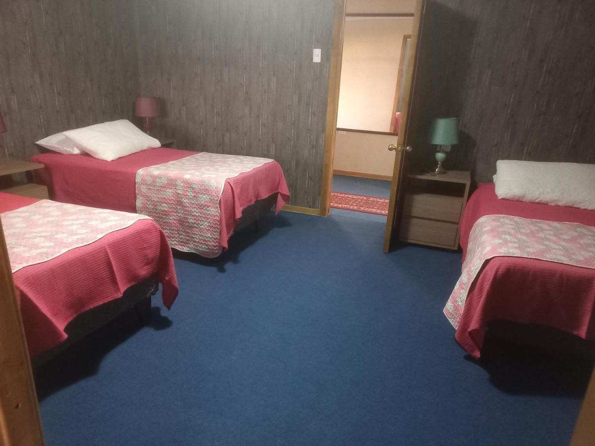Hostal Don Pedro Пуерто-Наталес Екстер'єр фото